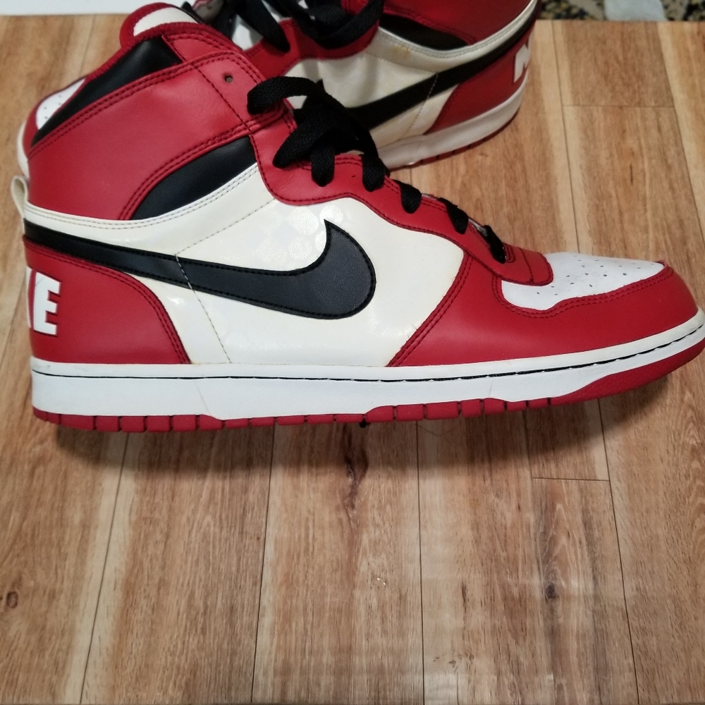 ❤SOLD❤Nike Big Nike High Spike Lee
